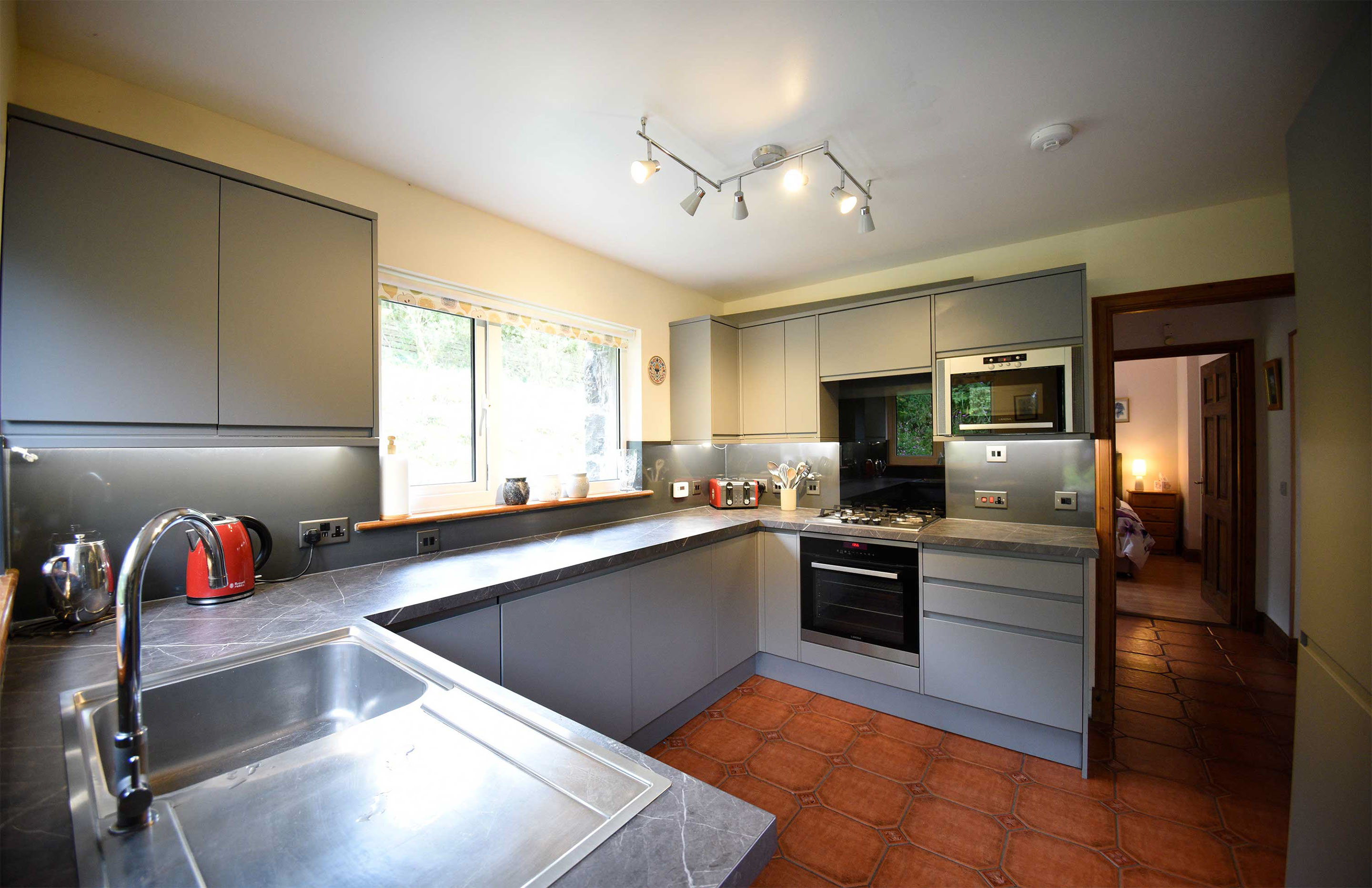 Self Catering Accommodation in Waternish with Oven Hob Microwave Dishwasher Toaster and Kettle