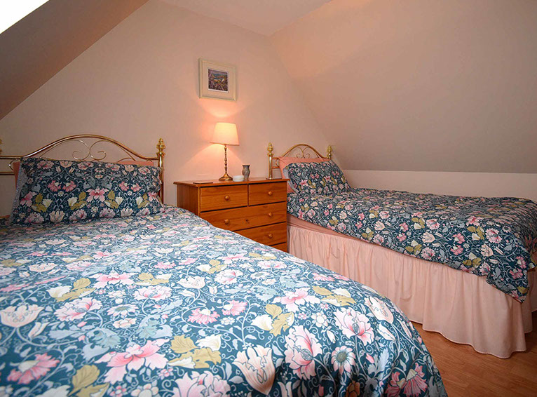 Auld Orwell Cottage Self Catering in Waternish with Sea