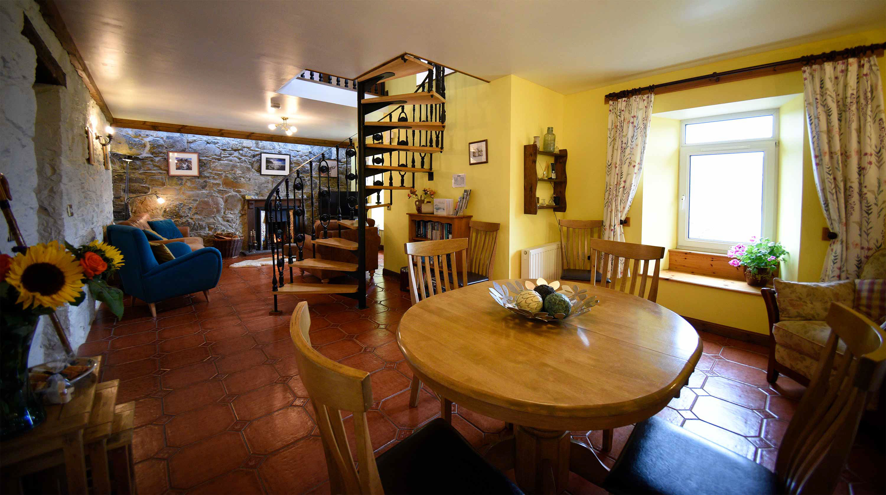 Auld Orwell Cottage Open Plan Kitchen Living room with sea views WIFI Internet and private parking