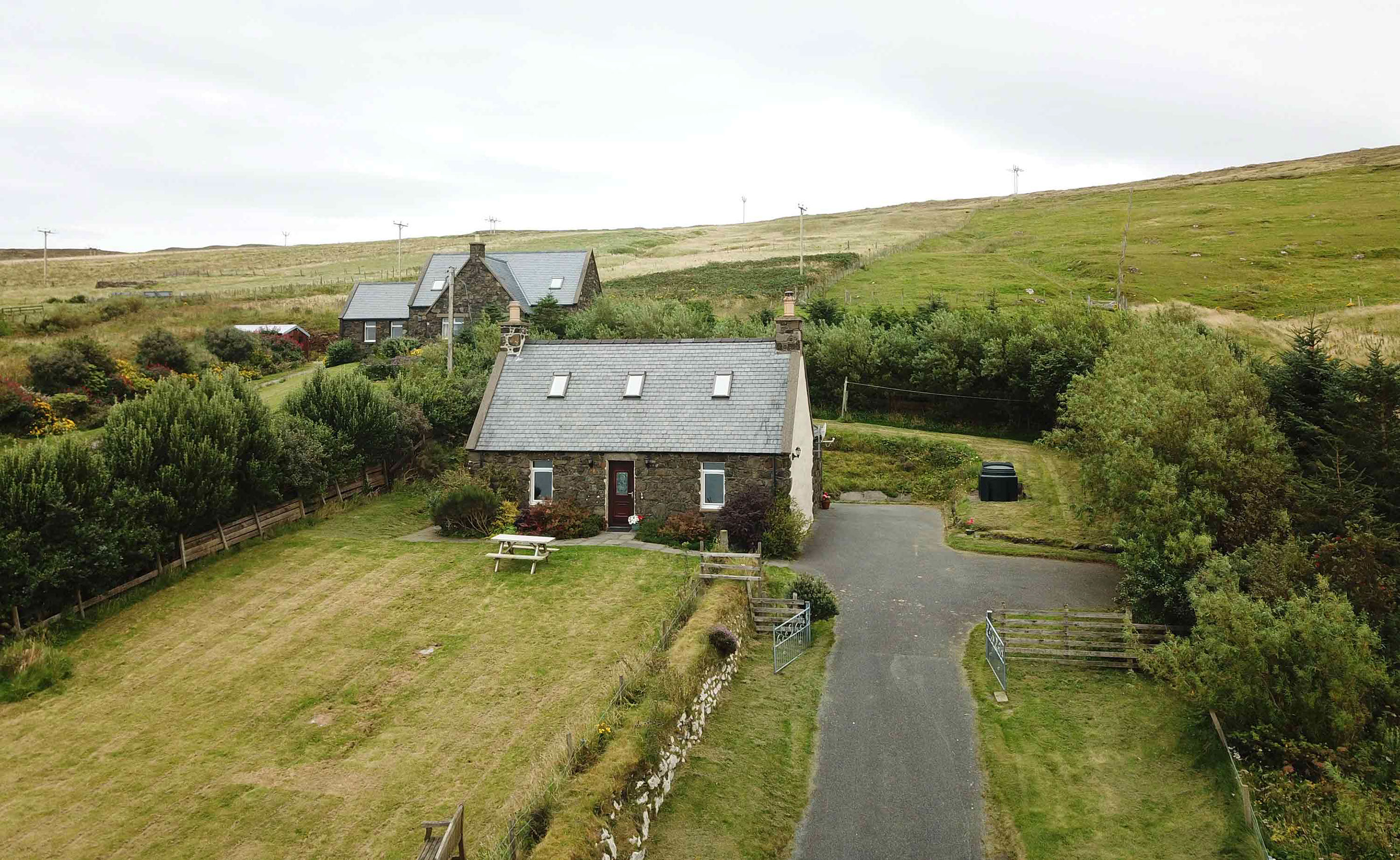 Auld Orwell Cottage Self Catering Accommodation in Waternish with private parking and gardens