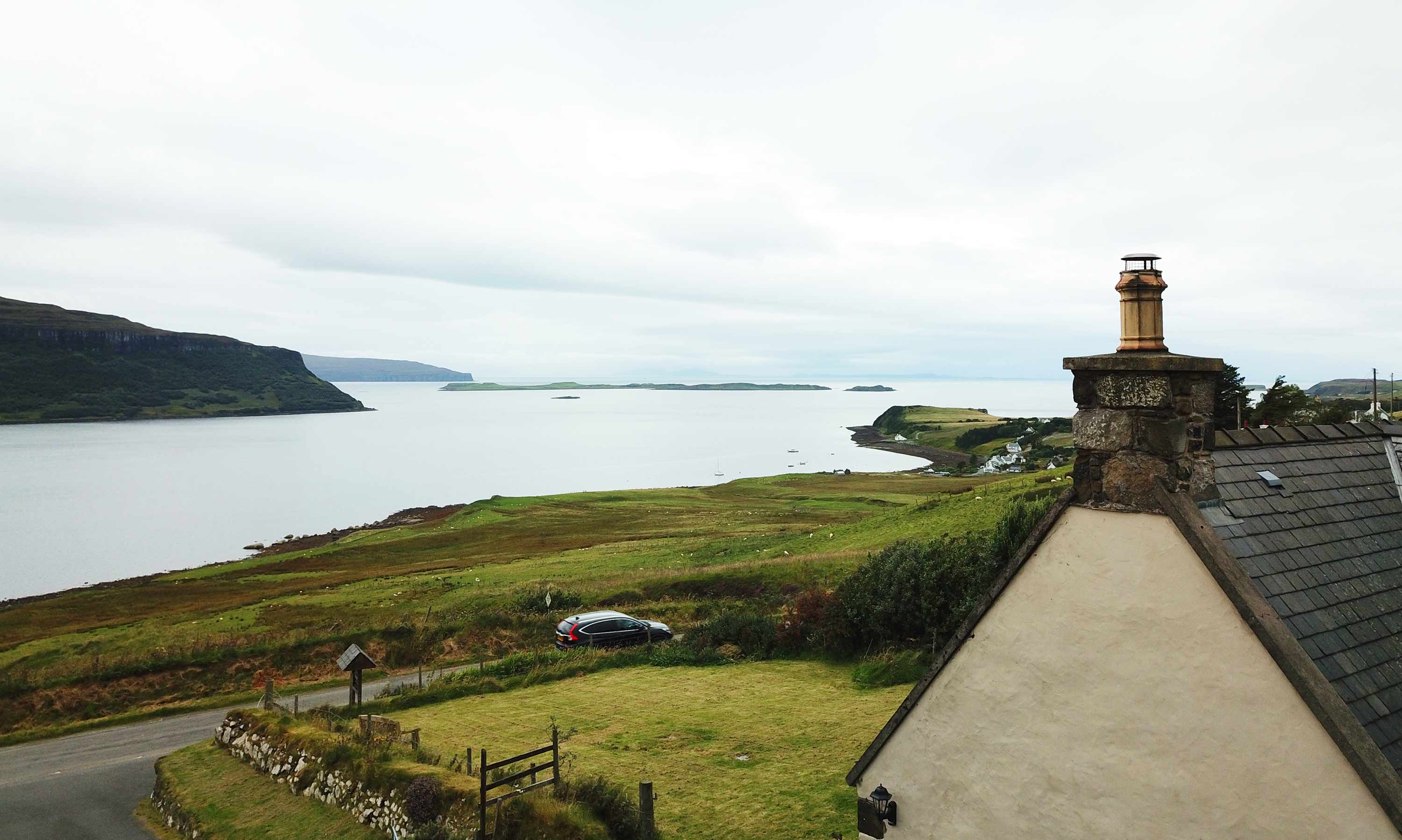 Auld Orwell Cottage is located in Waternish on the Isle of Skye with sea views
